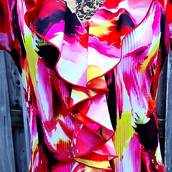 NEW Cato Accordion Pleat, Abstract Print Top with Ruffle Front - Picture 4 of 17